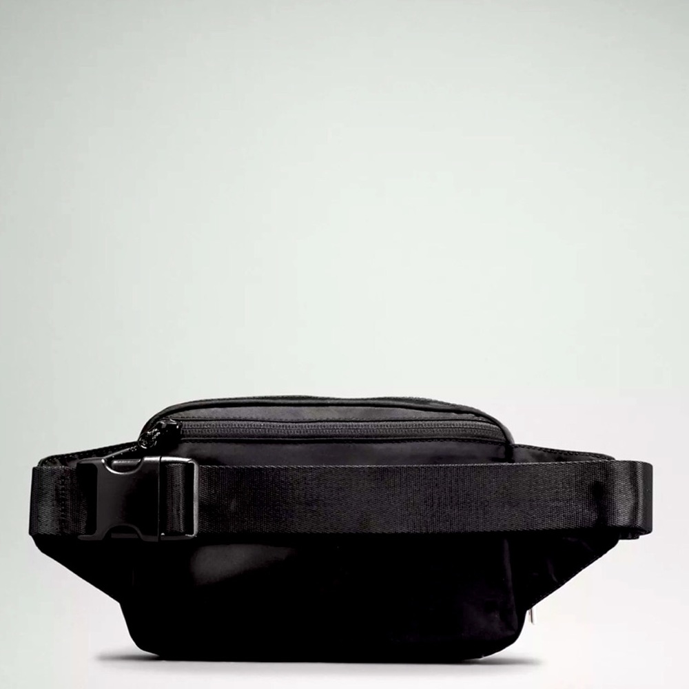 NWT Lululemon Everywhere Belt Bag Crossbody Bum Large 2L Black NEW - Picture 3 of 14